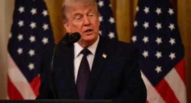 New York Times’tan Donald Trump’a Sert Eleştiri: “Hırsız Komutan” İfadesi Manşette 