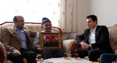 Orhaneli’de Babalar Günü’nde Duygulandıran Ziyaret
