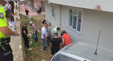 Orhangazi’de Feci Kaza: Apartman Bahçesine Uçan Otomobilde Anne ve 3 Oğlu Ölümden Döndü