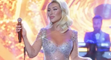 Seda Sayan’dan Mersin Sahnesinde Sezen Aksu Sürprizi: “Bugün Sahnede İki Kişiyiz”