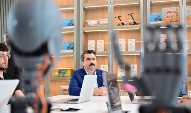 Yıldırım Belediyesi Yapay Zeka ve Teknoloji Merkezi Gençlere Kapılarını Açtı