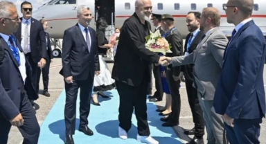 Arnavutluk Başbakanı Edi Rama NATO Zirvesi İçin Ankara'da! Spor Kombini Dikkat Çekti 