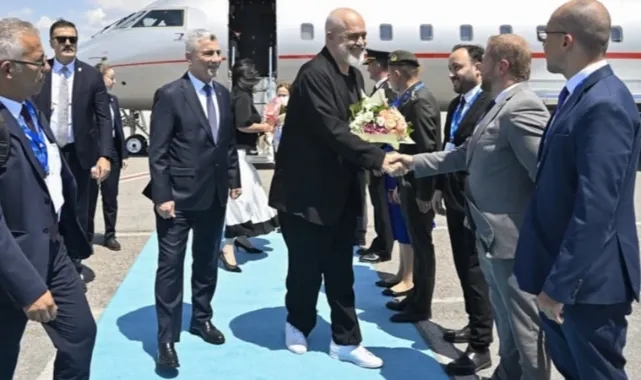 Arnavutluk Başbakanı Edi Rama NATO Zirvesi İçin Ankara'da! Spor Kombini Dikkat Çekti
