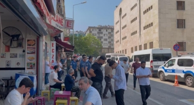 Bursa Adliyesi Önünde Sandalyeli Kavga 