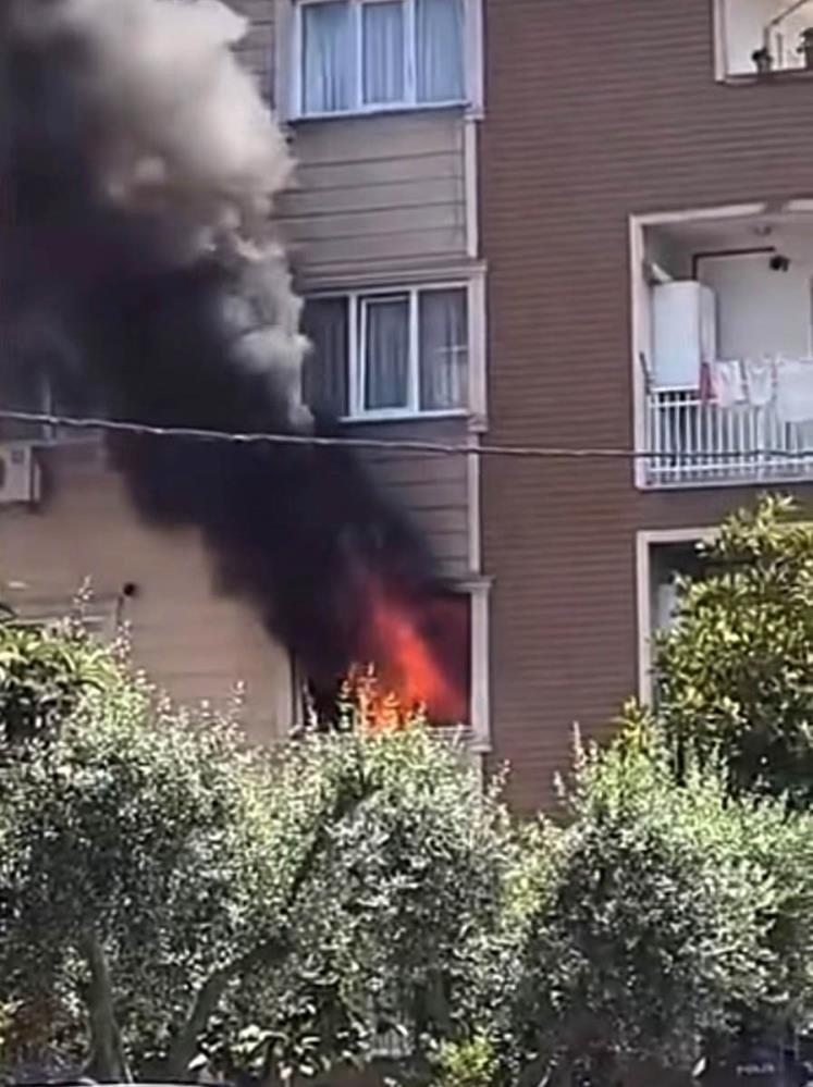 Bursa’da ev yangını paniği! Alevler kısa sürede binayı sardı 