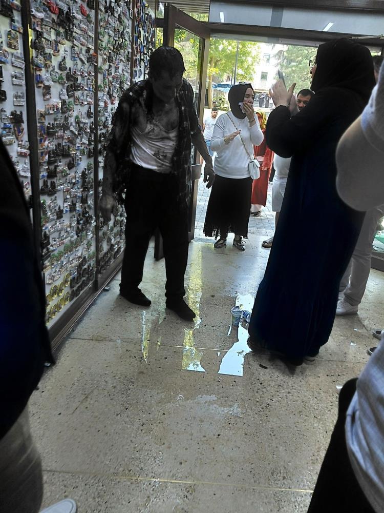 Bursa'da Kostik Patlaması! Lavabo Giderini Açmaya Çalışırken 2 Kişi Yaralandı