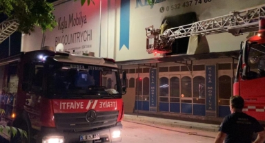 Bursa İnegöl’de mobilya fabrikasında yangın: Alevler 1 saatte söndürüldü 