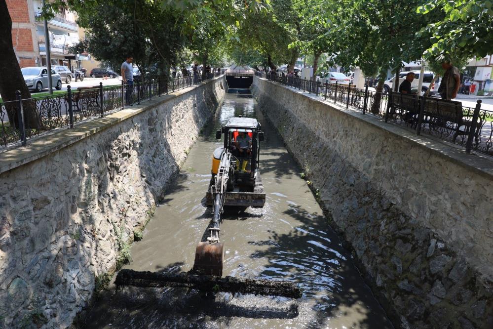 BUSKİ Son 3 Ayda 21 Kilometre Dere Temizledi 