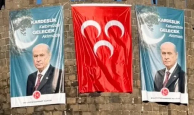 Diyarbakır’da Tarihi Surda Bahçeli Posteri: Dağkapı Burcu’nda Kardeşlik Mesajı