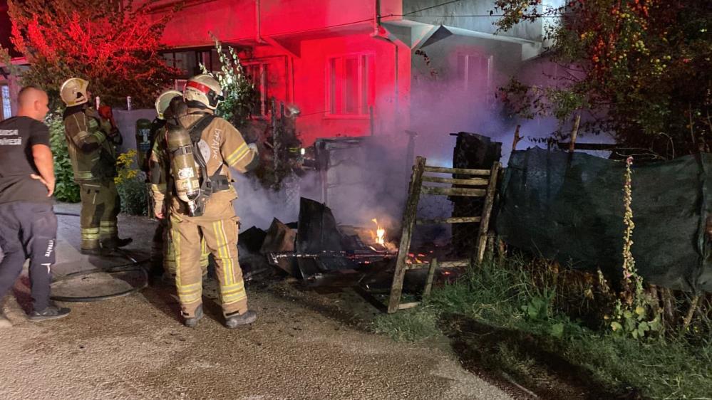 İnegöl'de Gece Yarısı Kümes Yangını: 40 Hayvan Telef Oldu 