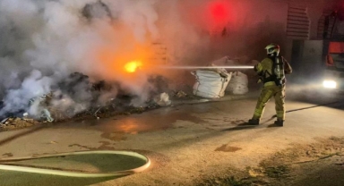 İnegöl OSB'de Orman Ürünleri Fabrikasında Yangın: Ahşap Atıkları Alev Aldı