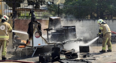  İznik’te Karavan Yangını Paniği! Köfte Teknesi Alevlere Teslim Oldu 