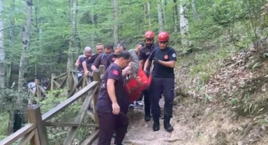 Oylat Şelalesi'nde Yaralanan Kadın 2 Kilometrelik Operasyonla Kurtarıldı