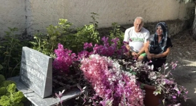 Safiye Soyman Gözyaşları İçinde Oğlu Harun Akaröz'ü Andı 
