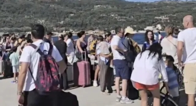 Samos'ta pasaport kuyruğu isyanı