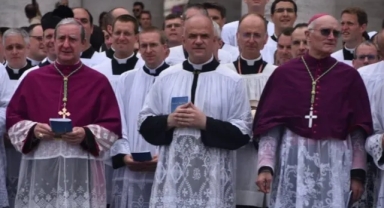 Vatikan’dan SSPX’ye Ağır Yaptırım! 6 Din Adamı Aforoz Edildi 