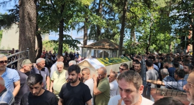 Yalova'daki Feci Kazada Hayatını Kaybeden Genç Çift Orhangazi'de Yan Yana Defnedildi