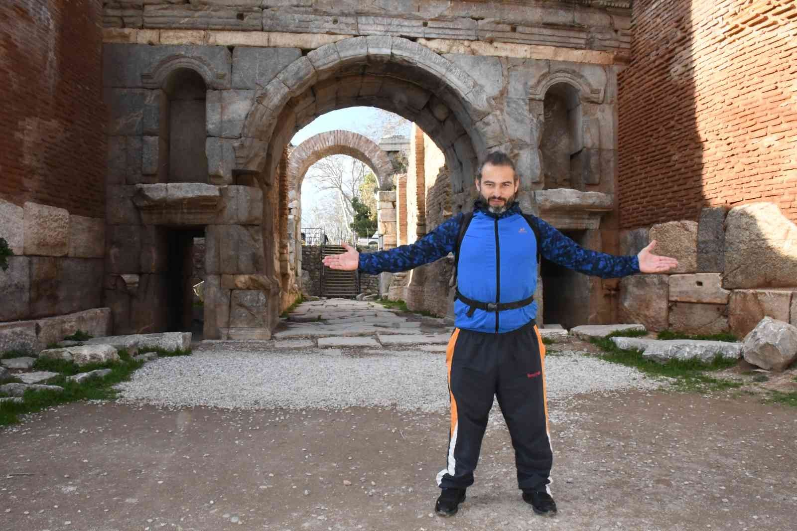 296 Gündür Yürüyen Sanatçı İznikte