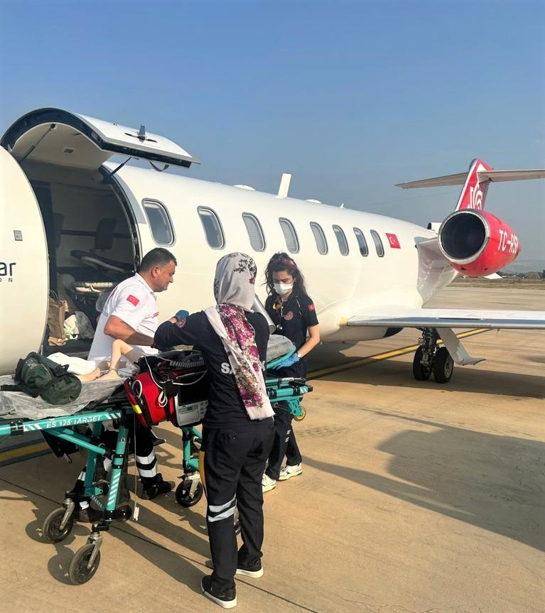 4 Yaşındaki Hasta Uçak Ambulansla Şanlıurfa'dan Bursa'ya Getirildi