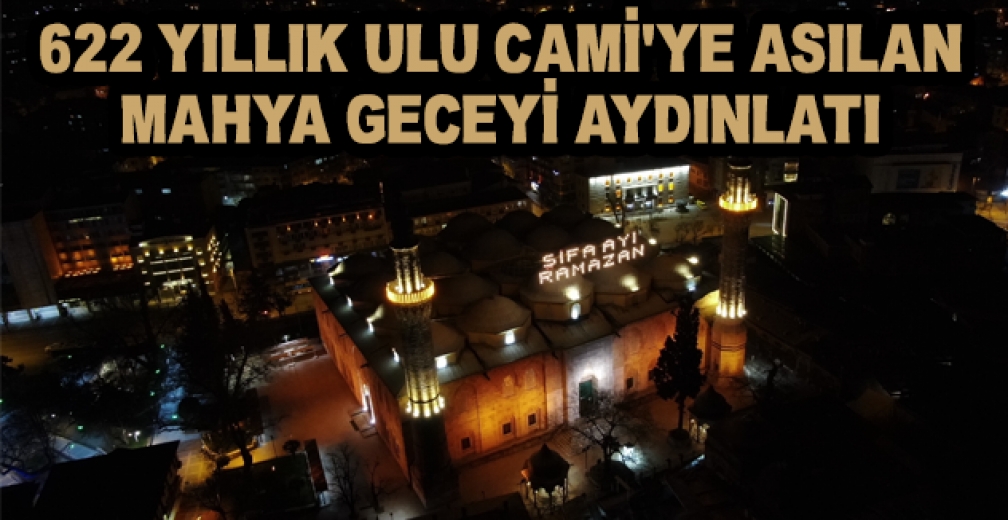 622 Yıllık Ulu Cami'ye Asılan Ramazan Mahyası Geceyi Aydınlattı