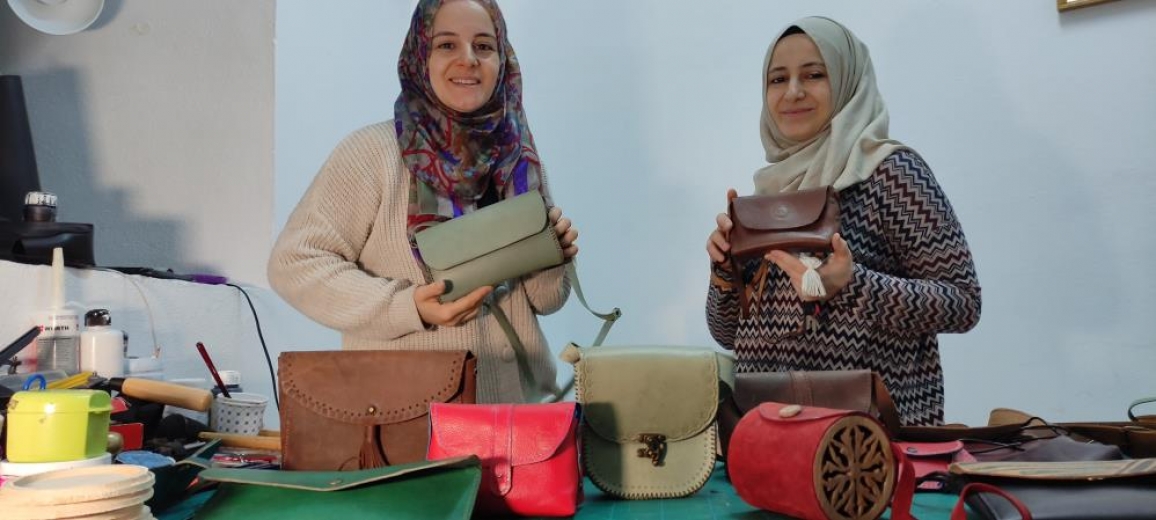 Abla Kardeş Can Sıkıntısından Başladı, Şimdi Yurt Dışına İhraç Ediyor