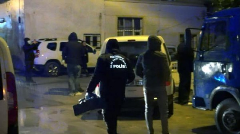 Adana'da anne ile kızını yemek masasında infaz ettiler