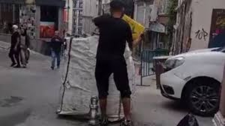 Ağır gelsin diye kovayla su döktüler!