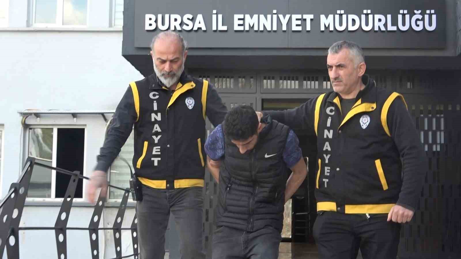 Ailesini Tüfekle Katleden Şüpheli Adliyeye Sevk Edildi