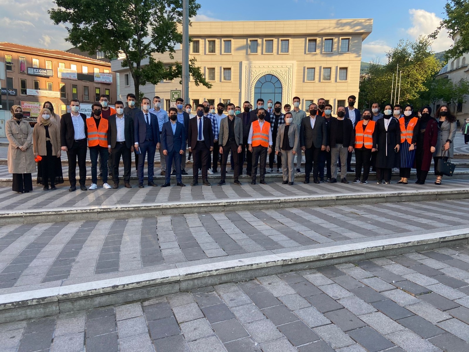 Ak Gençler Bursaspor'un 58. Yaş Coşkusunu Vatandaşlarla Paylaştı