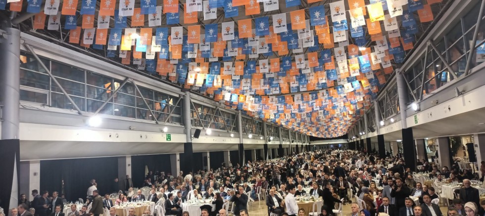 AK Parti Bursa geleneksel teşkilat iftarında buluştu