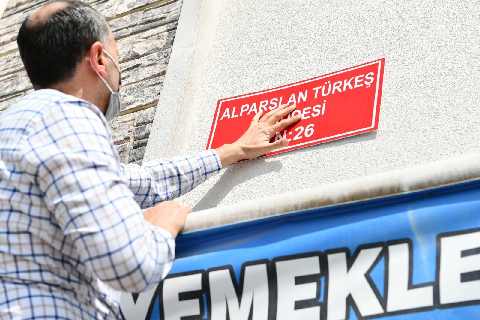 AK Partili Belediyeden Alparslan Türkeş'e Vefa