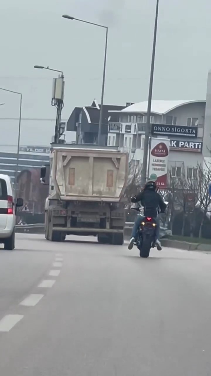 Akan Trafikte Tek Teker İlerledi...