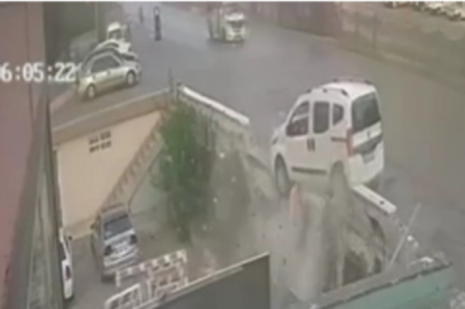 Akılalmaz kaza kamerada