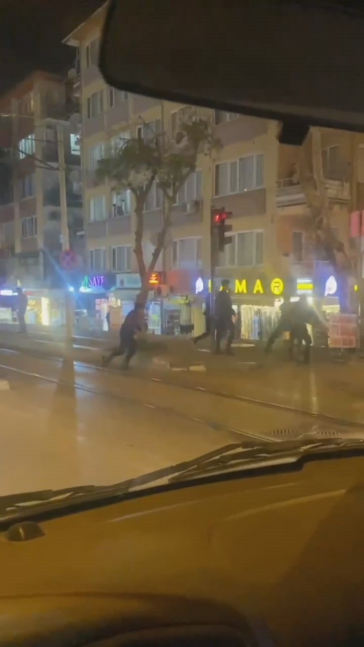 Alacak Verecek Meselesi Sokağa Taştı...cadde Boks Ringine Döndü