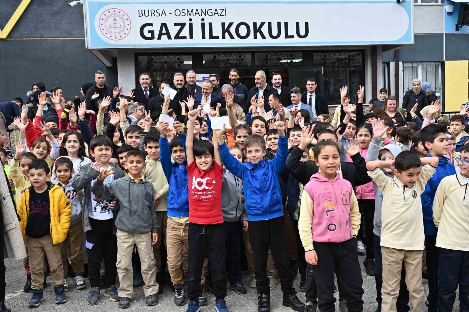 Alinur Aktaştan Ders Başı Yapan Öğrencileri Ziyaret Etti
