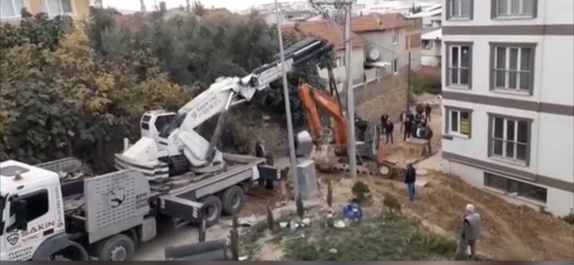 Kendi Kazdığı Kuyuya Düştü!