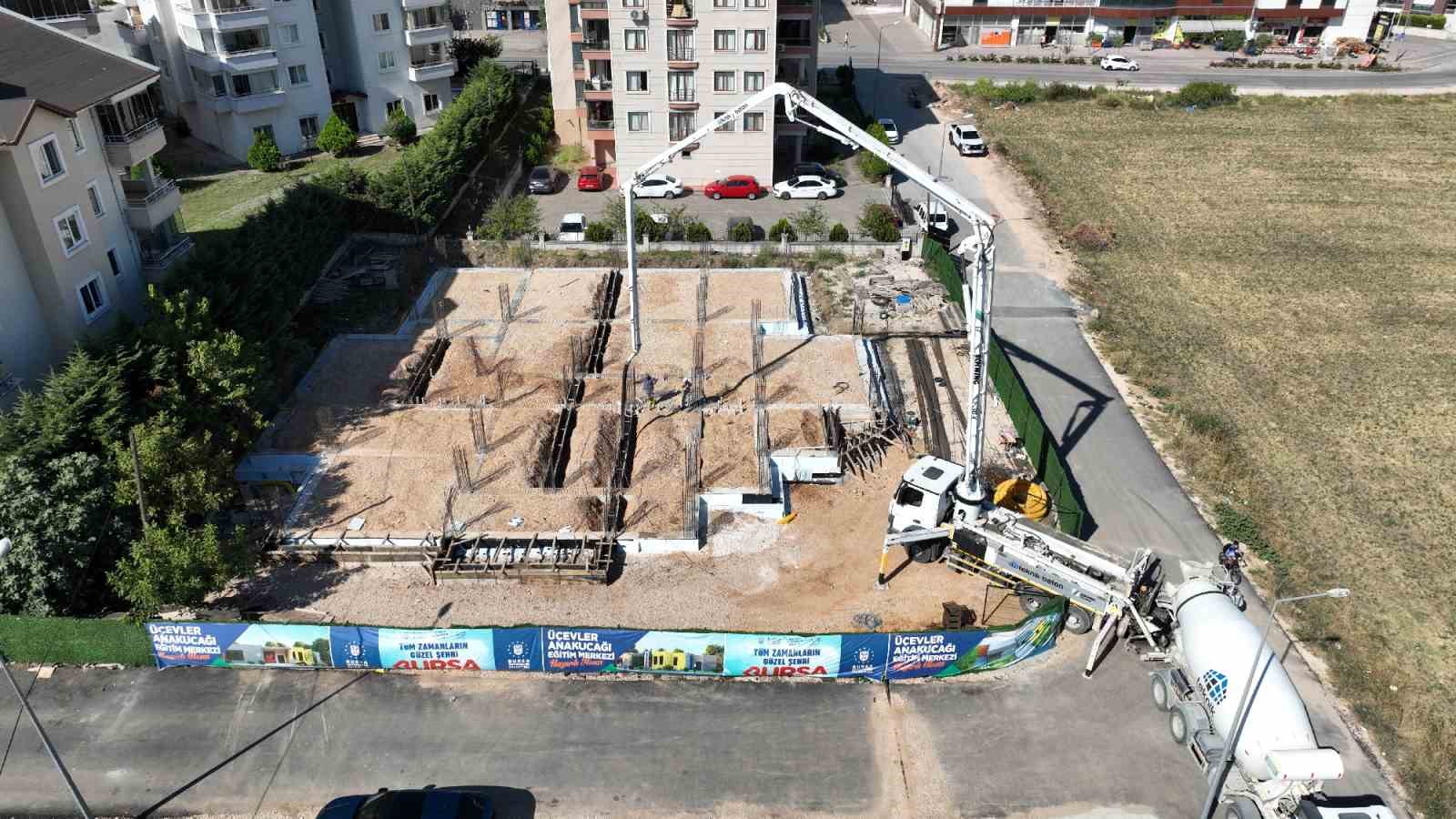 Ana Kucağı, Üçevler'i De Saracak