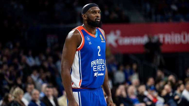 Anadolu Efes'in yıldız oyuncusu Chris Singleton kalp krizi geçirdi