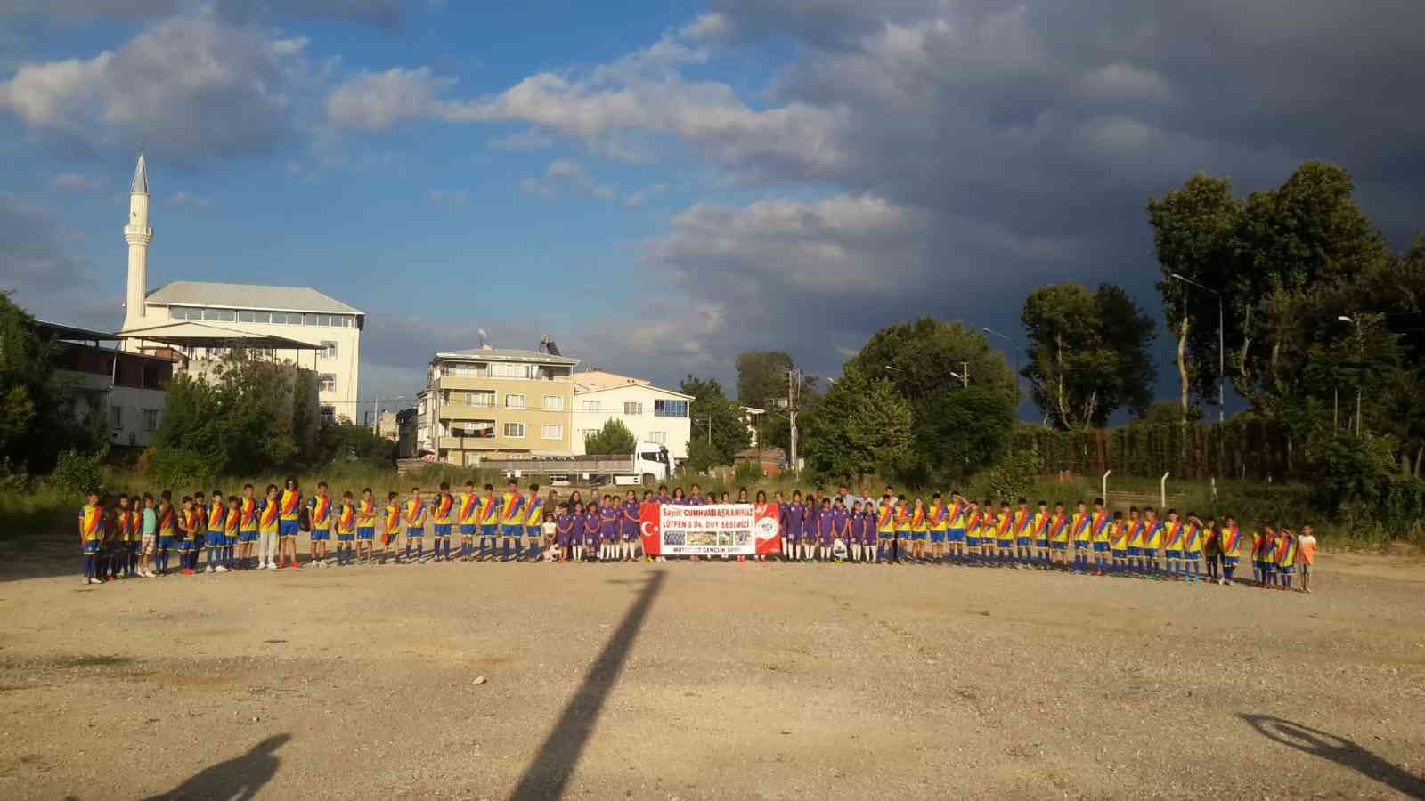 Antrenman Yapmak İçin Her Gün 4 Kilometre Yürüyorlar