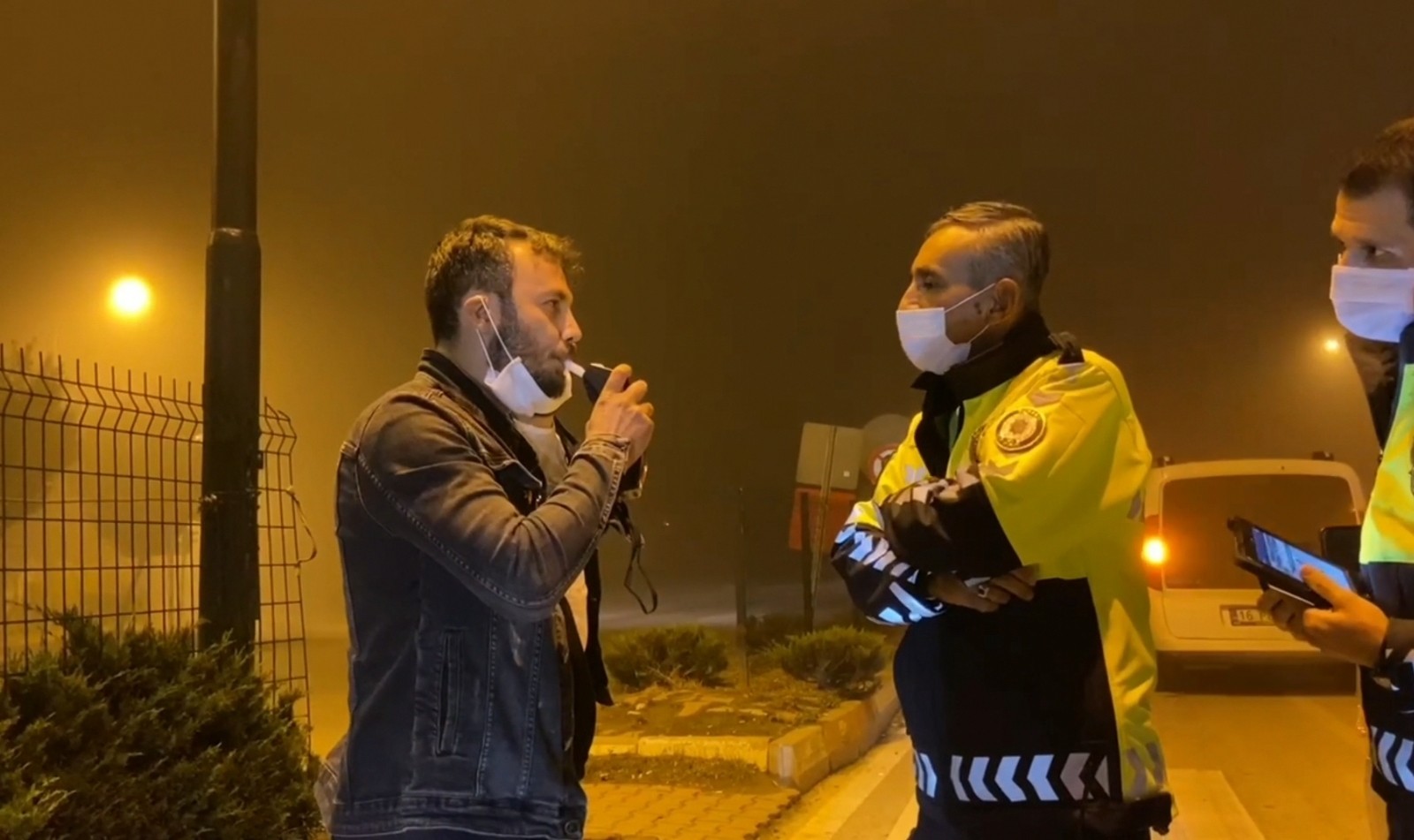 Aracında Sızan Alkollü Sürücüden Pes Dedirten Davranış