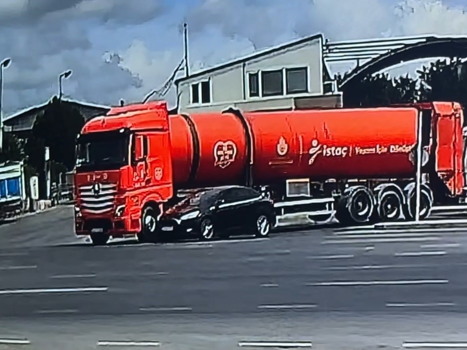 Arnavutköyde Otomobil Sürücüsü Yol Verme Tartışmasında Kamyon Şoförüne Ateş Açtı