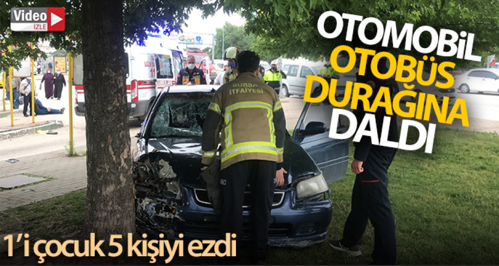 Aşırı Hızlı Otomobil Otobüs Durağına Daldı: 1'i Çocuk 5 Kişiyi Ezdi