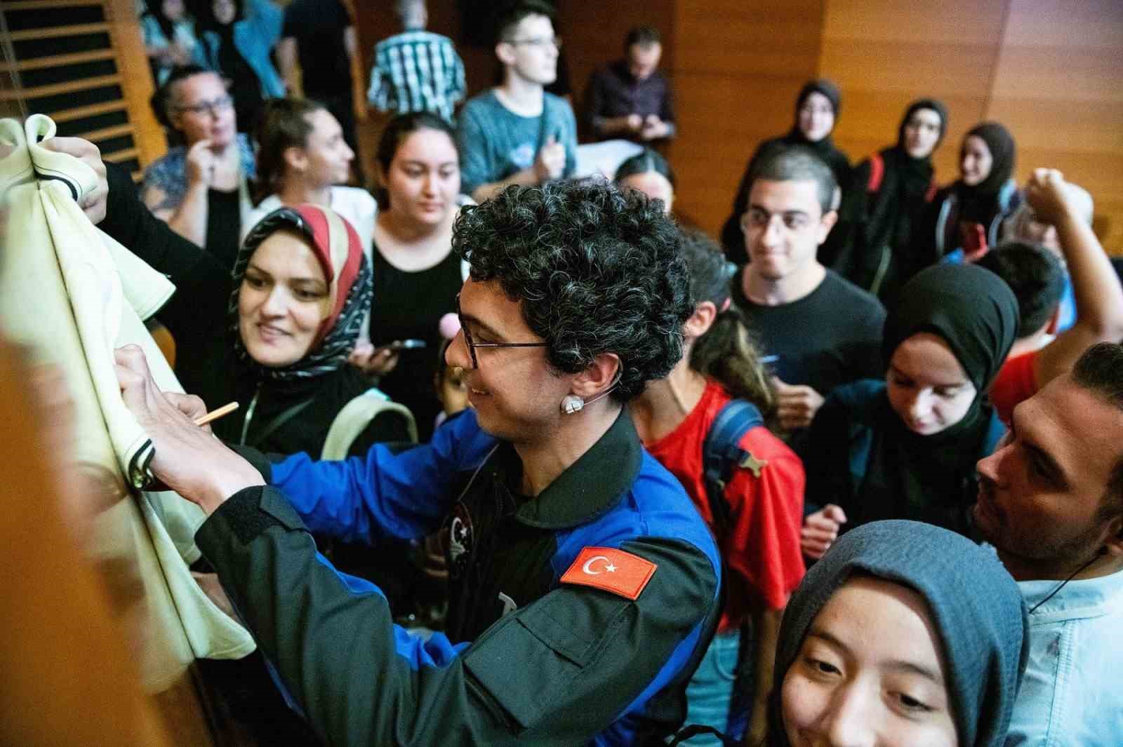 Astronot Ve Kozmonotlar Guheme Hayran Kaldı