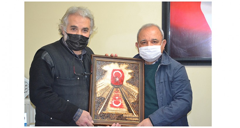 Atatürk'ü Getiren Trenin Fotoğrafı Tablo Olarak İşlendi