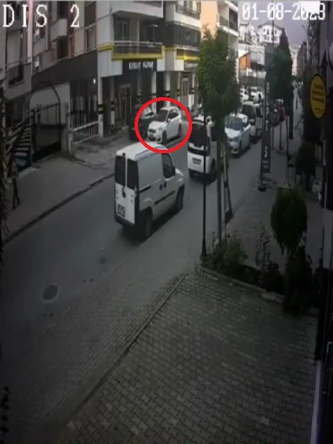 Aynasını Kullanmayan Sürücü Motosikletliye Çarptı, Ardından Kaçtı