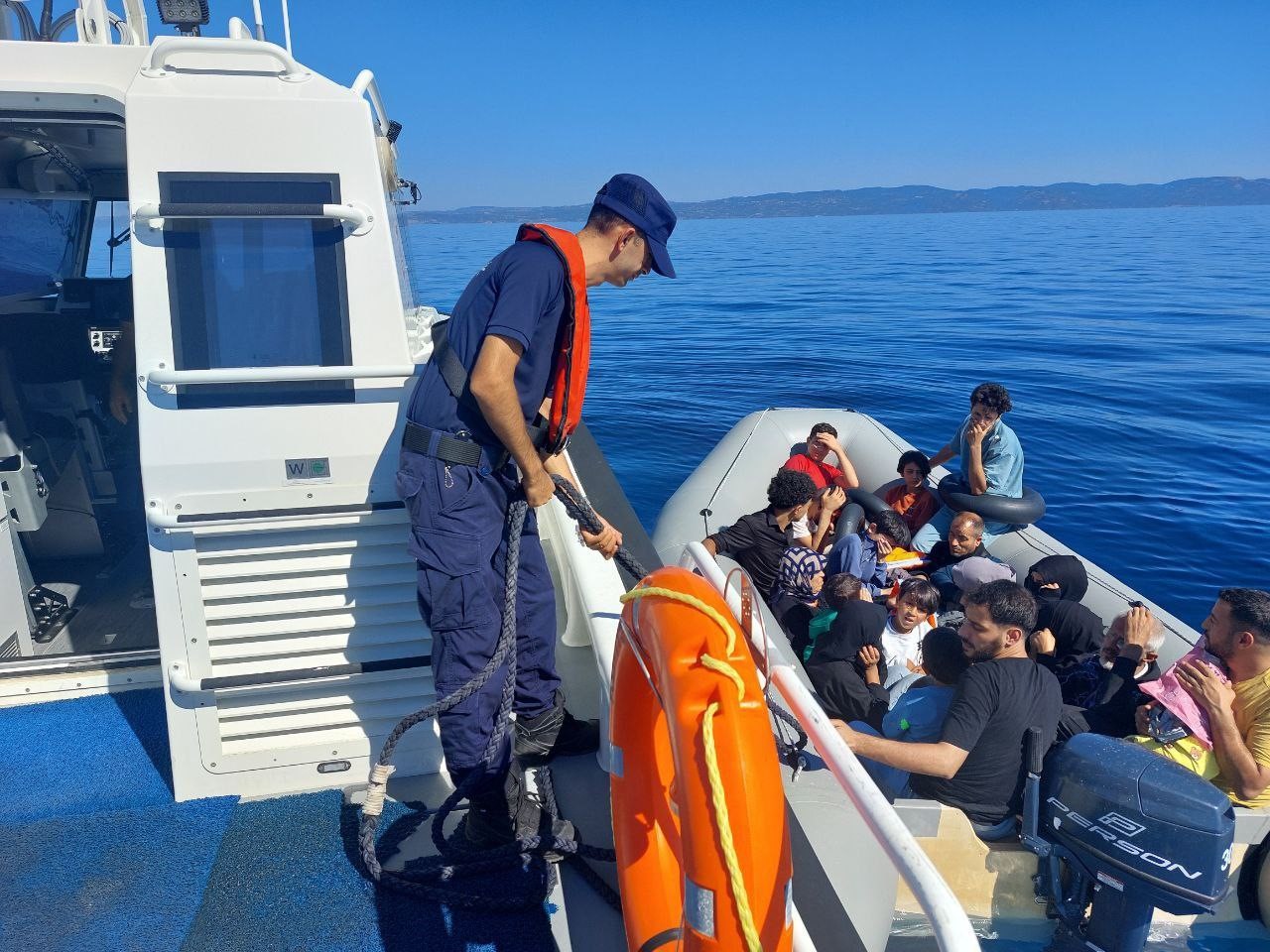 Ayvalık Açıklarında 18 Düzensiz Göçmen Kurtarıldı