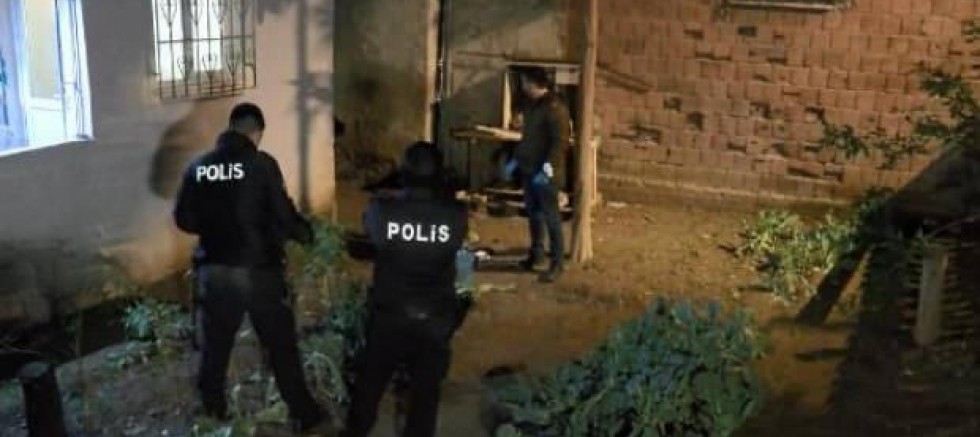 Bağcılar'da bahçede yeni doğmuş bebek bulundu