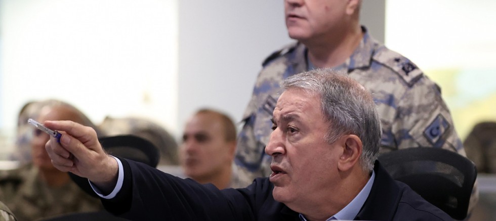 Bakan Akar, 'Pençe-Kılıç Hava Harekatı'nı Hava Kuvvetleri Harekat Merkezinden sevk ve idare etti