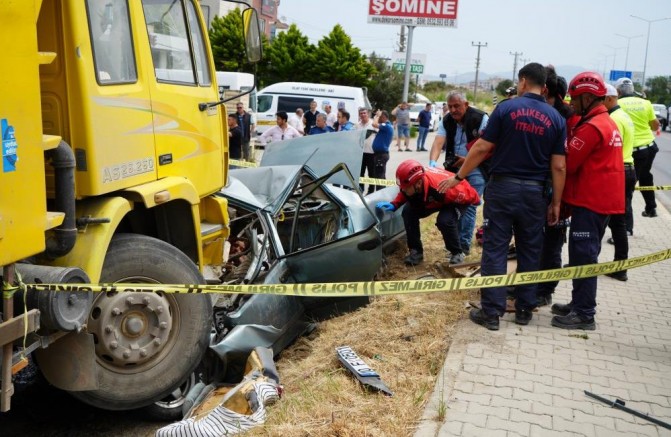 Balıkesir- İzmir yolunda trafik kazası: 3 ölü, 1 yaralı
