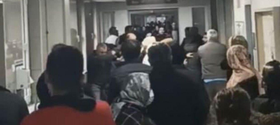 Balkondan düşen kız öldü, hastane savaş alanına döndü!